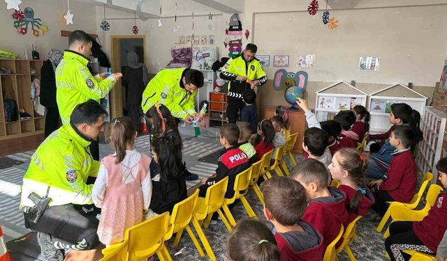 Tercan'da öğrencilere trafik eğitimi verildi