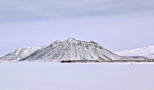 Van Gölü Ekspresi'nin Kirkor Dağı eteklerindeki manzarası mest etti