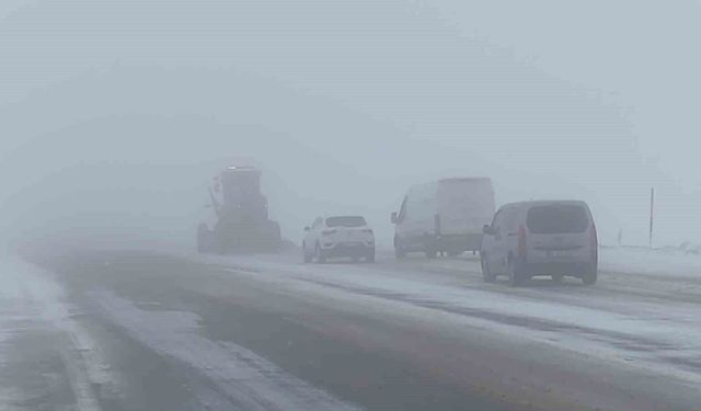 Van’da 40 yerleşim yerine ulaşım sağlanamıyor