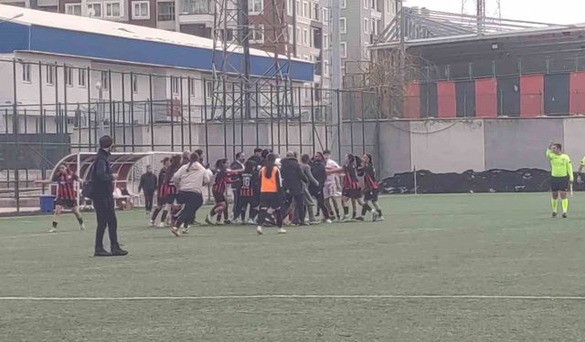Van’daki maçta son düdükle ortalık karıştı