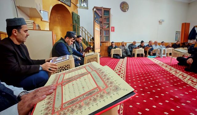 Ahlat’ta Ramazan Ayı ile Mukabele Geleneği Başladı