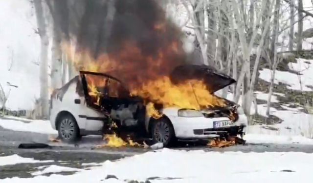 Park halindeki otomobilde korkutan yangın