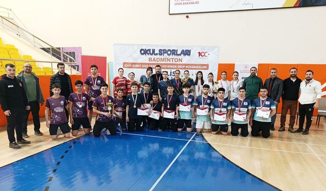 Bitlis’te Badminton Gençler Bölge Grup müsabakaları tamamlandı