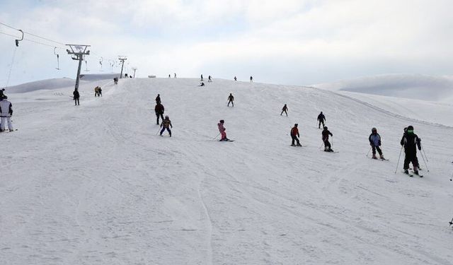 BEÜ’nün Kayak Merkezi kayak tutkunlarını ağırlıyor