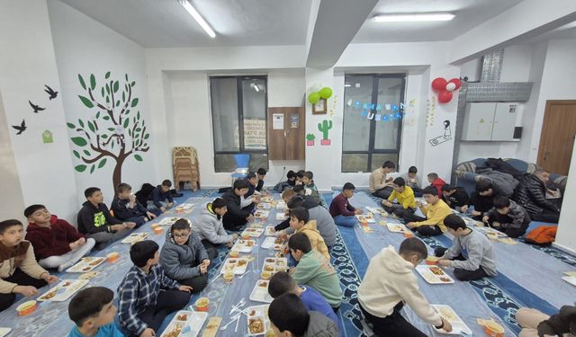 Geleneksel çocuk iftarı Bitlis’te yoğun katılımla yapıldı