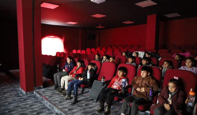 Güroymak’ta kırsaldaki öğrencilere yönelik “Sinema Günleri” etkinliği düzenlendi