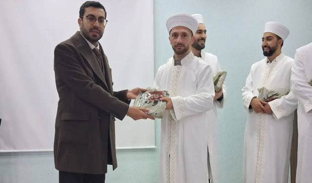 Hizan'da göreve yeni başlayan 13 din görevlisine cübbe ve sarık merasimi