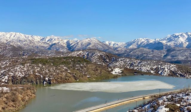 Gayda Barajı’nda buzlar erimeye başladı