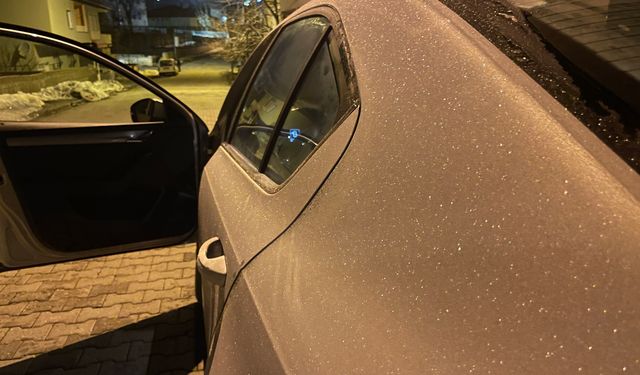 Tatvan’da Soğuk Gece: Araçların Üzeri Kırağı Tuttu
