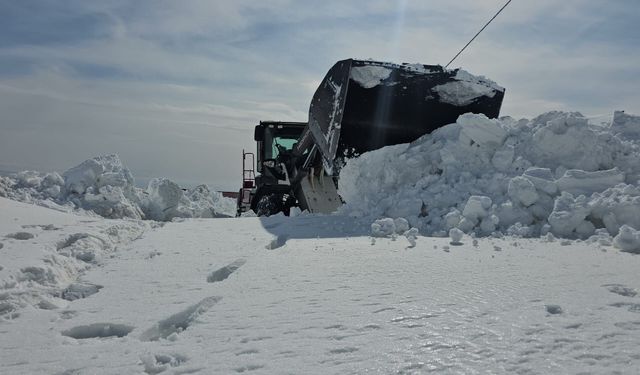 4 metrelik karla zorlu mücadele