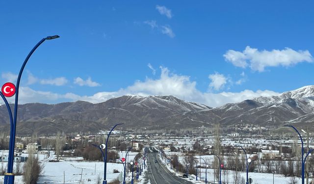 Yolalan beldesi beyaza büründü