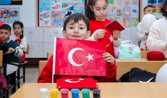 Okullarda ilk zil “Yüreğimiz Bayrak, Geleceğimiz Vatan” mesajıyla çaldı