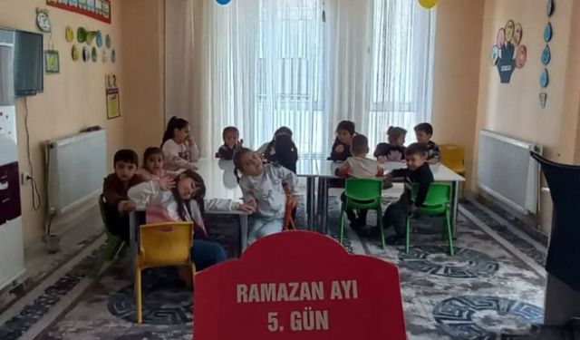 Hizan’da minik öğrencilerin Ramazan sevinci