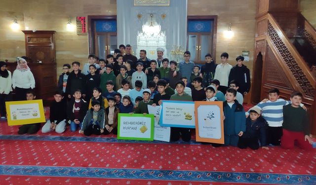 Yunus Ensari İlk ve Ortaokulu’ndan geleneksel teravih etkinliği