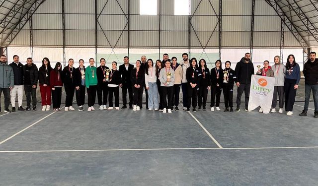 Okul Sporları tenis müsabakalarında kupalar sahiplerini buldu