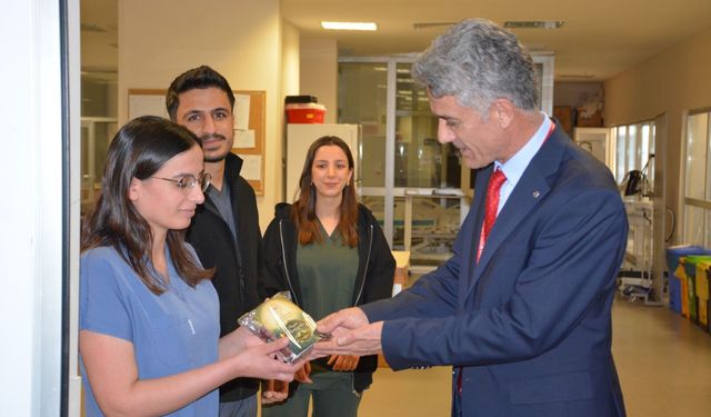 Tatvan Devlet Hastanesi yönetiminden sağlık çalışanlarına iftar ikramı