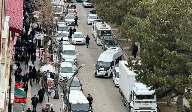 Tatvan’da çarşıda bayram yoğunluğu