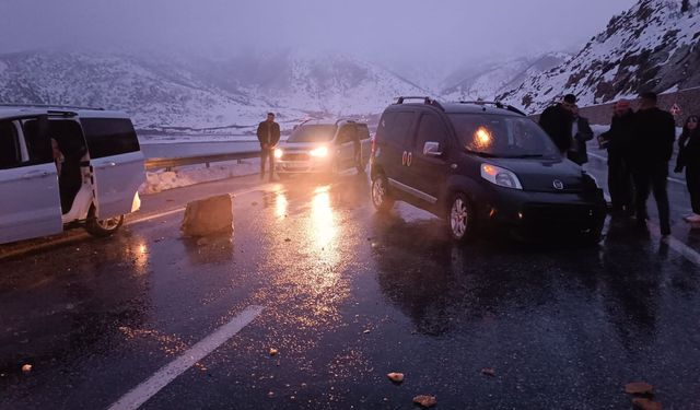 Tatvan’da yola kaya düştü: 1 yaralı