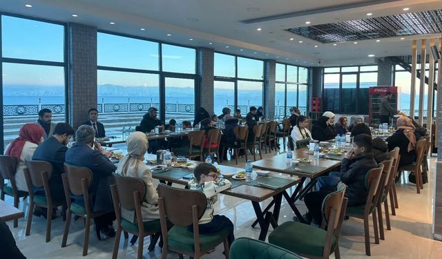 Kaymakam Özçelik, öksüz ve yetimlerle iftar yemeğinde bir araya geldi