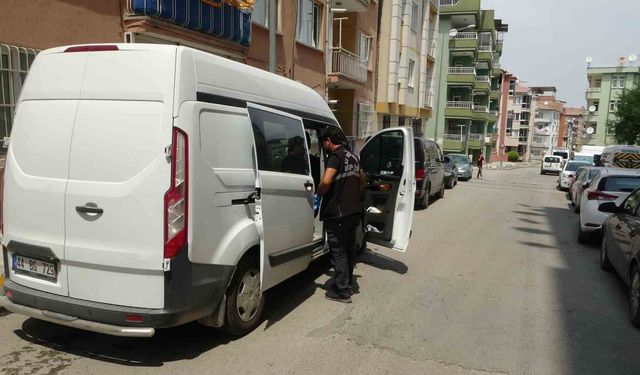 Aile içi kavga şiddete dönüştü: Babasını sırtından bıçakladı