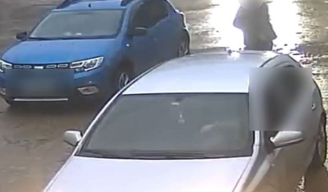 Aracın altında kalmaktan kıl payı kurtuldu