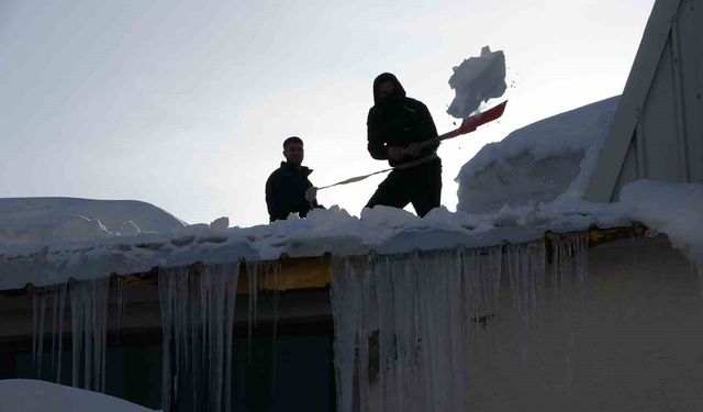 Bitlis’te kış geri adım atmıyor