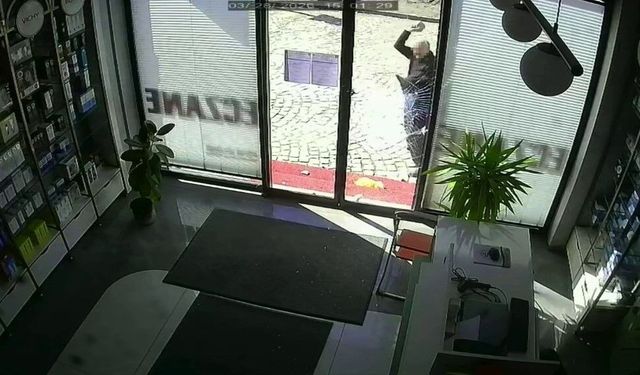 Eczaneye saldırı: Camı kırdı, yağla kundaklama girişiminde bulundu