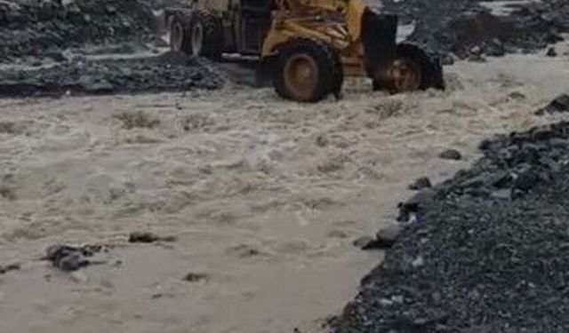 Elazığ’da yağışlar sele dönüştü