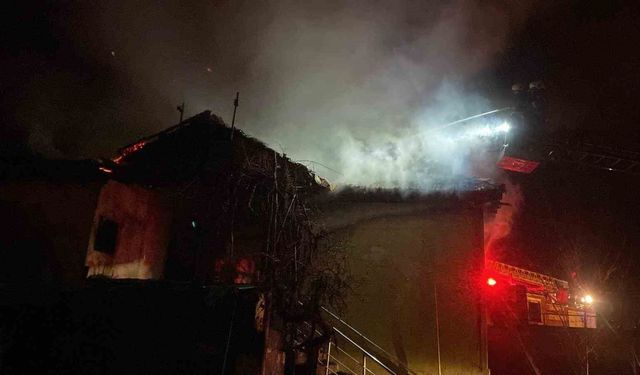 Erzincan'da evde çıkan yangın ekiplerin müdahalesiyle söndürüldü