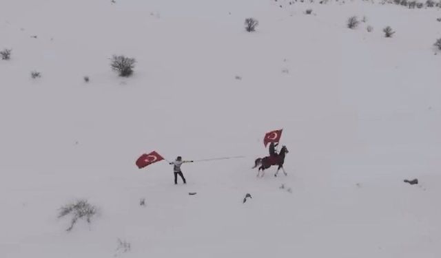 Erzincan'ın beyaz örtüsünde snowboard keyfi