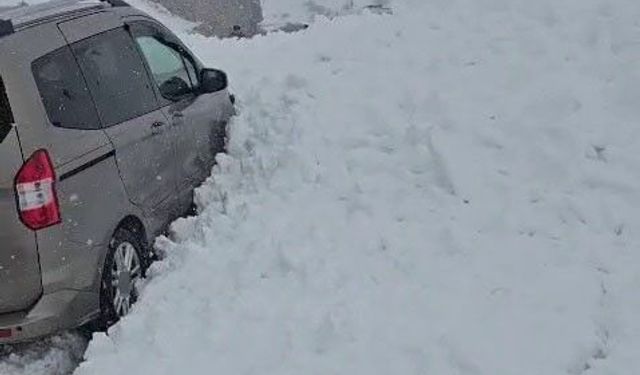 Erzurum’da çığ tehlikesi: Yol trafiğe kapandı