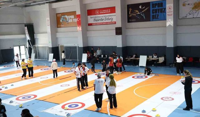 Genç Floor Curling sporcuları Elazığ’da buluştu