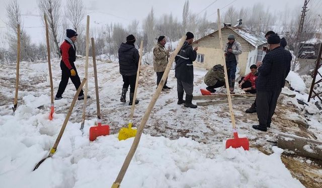 Hakkari Durankaya'da ahır faciası: 5 hayvan telef