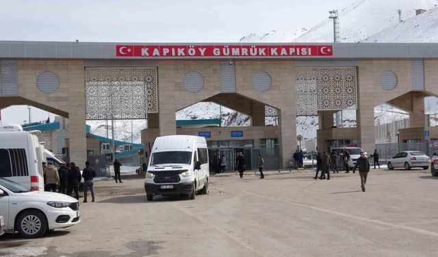 Kapıköy Gümrük Kapısı'nda geçişler kontrollü devam ediyor