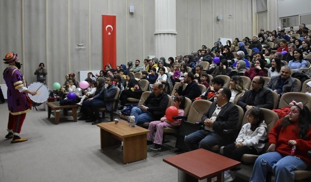 Karagöz ile Hacivat'a gösterisi büyük beğeni topladı