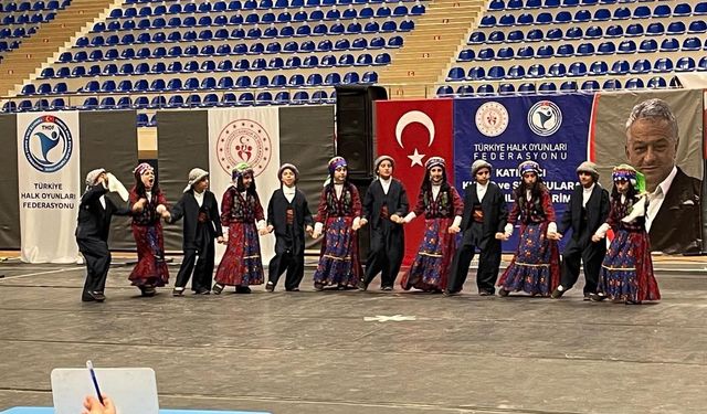 Muradiye'nin minik halk oyuncularından il birinciliği