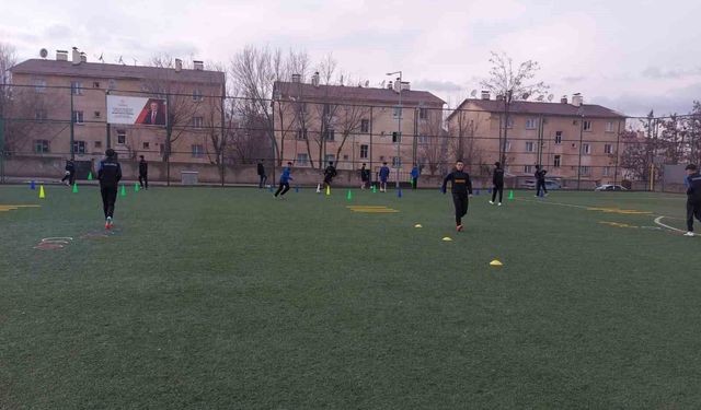 Muş'ta futbol antrenmanları devam ediyor