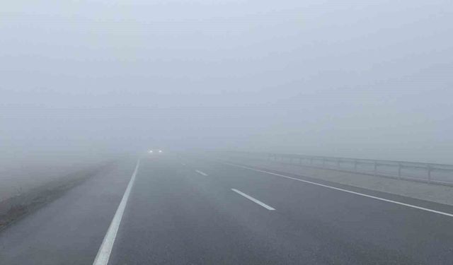 Pamuk Geçidinde yoğun sis görüş mesafesini düşürdü