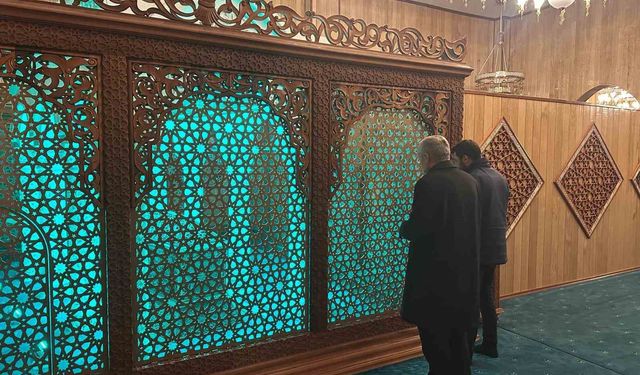 Ramazan ayında Veysel Karani Türbesi'ne yoğun ilgi