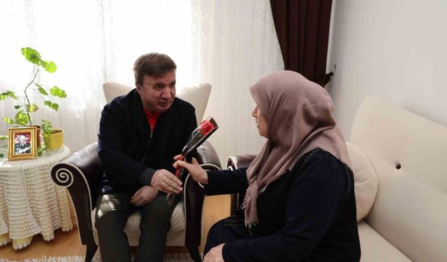 Şehit annesine anlamlı ziyaret