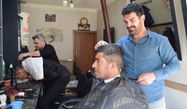 Tercan'da berberlerde bayram yoğunluğu yaşanıyor