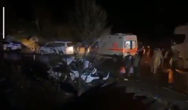 Tır ile otomobilin çarpıştığı kazada 2 yaralı