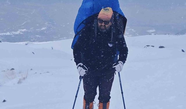 Vanlı dağcıdan Ağrı Dağı zirvesine cesur yükseliş