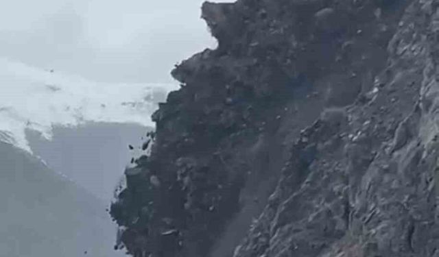 Yüksekova-Van kara yolunda yürekleri ağıza getiren görüntü