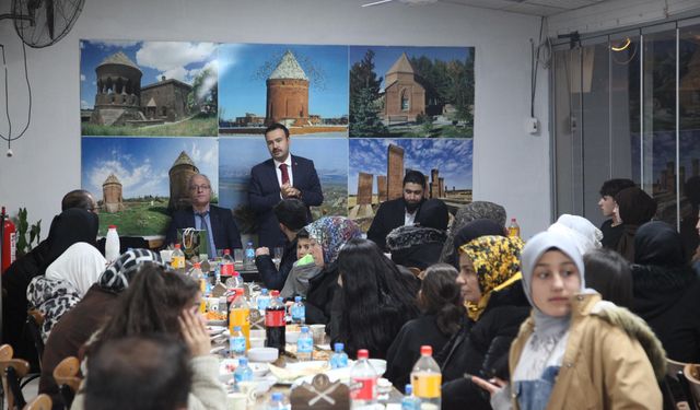 Ahlat’ta yetim ve öksüzler iftar sofrasında buluştu