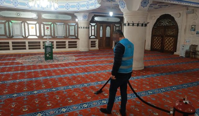 Yükümlülerden camiye temizlik ve bakım desteği
