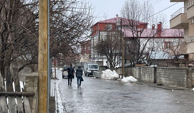 Tatvan’da davulcular bayram sabahı sokakları dolaştı