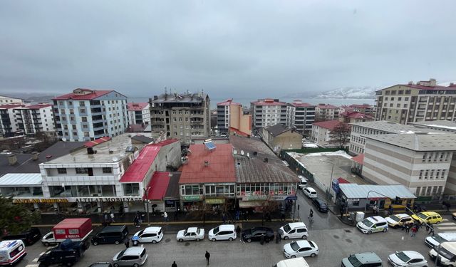 Tatvan’da yağmur hayatı olumsuz etkiledi