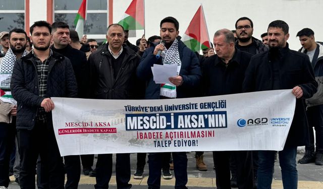 Üniversite öğrencilerinden Mescid-i Aksa'nın ibadete kapatılmasına tepki