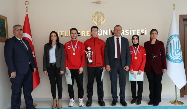 Şampiyon sporculardan Rektör Elmastaş’a ziyaret